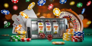 မြန်မာ ကာစီနိုကစားသမားများ Baccarat table ရှေ့တွင် ကစားနေသောမြင်ကွင်း